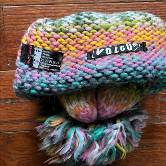 Knit volcom hat - Picture 2 of 2